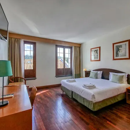 淡水河谷豪园酒店 2* 富尔纳斯